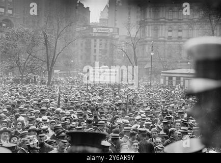 Crowd at Gaynor notification 9/3/13, Photo shows the crowd at the notification ceremony that took place on September 3, 1913 on the steps of City Hall, New York City, where Mayor William J. Gaynor was nominated for re-election., 1913 Sept. 3, Glass negatives, 1 negative: glass; 5 x 7 in. or smaller. Stock Photo