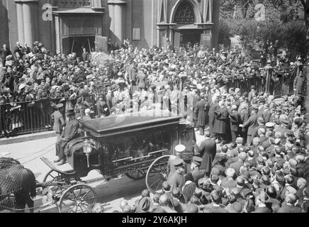 Gaynor funeral, Photo shows funeral of William Jay Gaynor (1849-1913), Mayor of New York City., 1913 Sept. 20, Glass negatives, 1 negative: glass; 5 x 7 in. or smaller. Stock Photo