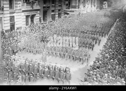 Gaynor Funeral - Broadway., Photo shows funeral of William Jay Gaynor (1849-1913), Mayor of New York City., 1913 Sept. 20, Glass negatives, 1 negative: glass; 5 x 7 in. or smaller. Stock Photo