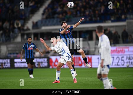 Nicolas Paz (Como)Sead Kolasinac (Atalanta) during the Italian Serie A match between Atalanta 2-3 Como at Gewiss Stadium on September 24, 2024 in Bergamo, Italy. Credit: Maurizio Borsari/AFLO/Alamy Live News Stock Photo