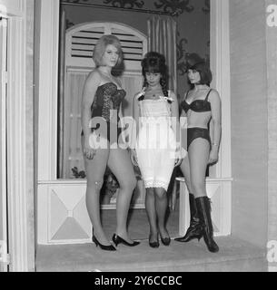 THEATRE MONSIEUR BLAISE - CLOVISSA NEWCOMBE OLIVIA HAMNETT AND CATHERINE FELLER IN LONDON  ;  8 JANUARY 1964 Stock Photo