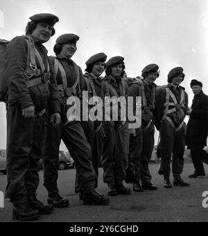 MEMBERS OF THE ROYAL AIR FORCE TRANSPORT COMMAND PARACHUTE PACKING UNIT IN OXFORD  /  ;  11 DECEMBER 1963 Stock Photo