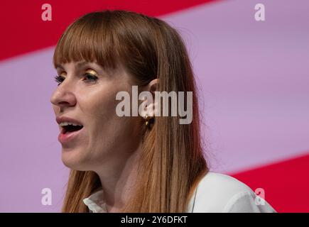 Liverpool, UK. 25th Sep, 2024. Angela Rayner leads singing of The Red flag and Jerusalem at the end of Labour Government conference in Liverpool along with conference top table including Ellie Reeves,  Pat McFadden, and Shabana Mahmood. Picture : garyroberts/worldwidefeatures.com Credit: GaryRobertsphotography/Alamy Live News Stock Photo