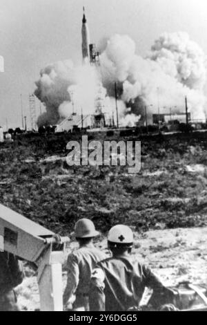 GUIDED MISSILE ATLAS ROCKET LEAVES LAUNCH PAD IN CAPE CANAVERAL  ;  15 MAY 1963 Stock Photo