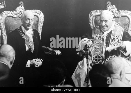 POPE JOHN XXIII WITH PRESIDENT SENGI OF ITALY AND THE BALZAN PRIZE AWARD IN ROME /  ;  13 MAY 1963 Stock Photo