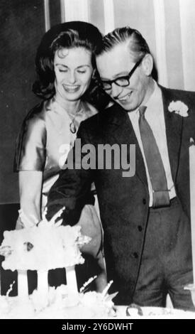 JAMES HUGH WILLIAM LOWTHER WEDS NANCY STEPHENSON IN SAN FRANCISCO  /  ;  7 MARCH 1963 Stock Photo