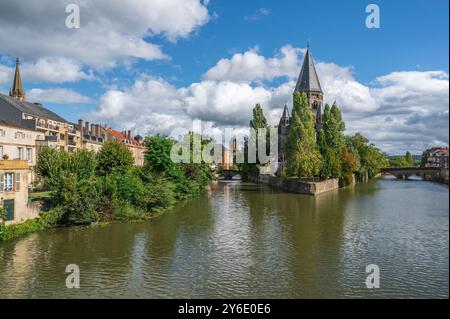 The city view of Metz with the Temple Neuf and Moselle river from the Pont Moyen bridge Stock Photo