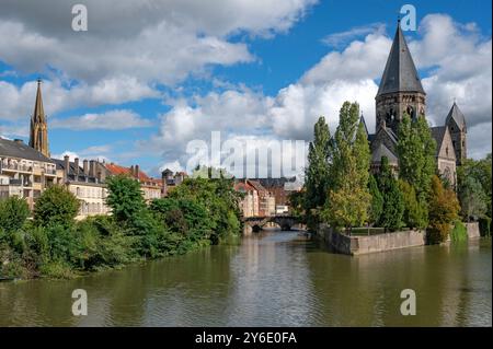 The city view of Metz with the Temple Neuf and Moselle river from the Pont Moyen bridge Stock Photo