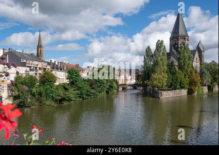 The city view of Metz with the Temple Neuf and Moselle river from the Pont Moyen bridge Stock Photo