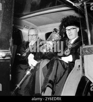 9 NOVEMBER 1962 EX-LORD MAYOR OF LONDON, SIR FREDERICK HOARE (R), WITH ...