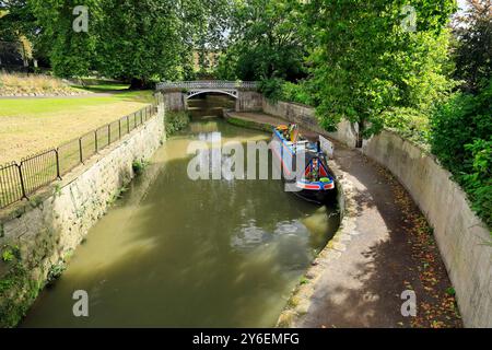 Narrow boat, Kennet and Avon Canal, Sydney Gardens, Bath, Somerset, England, UK. Stock Photo