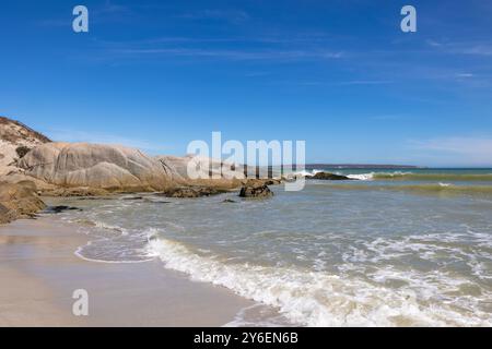 The Rhythmic Waves and Rugged Rocks of Langebaan Lagoon—Coastal Tranquillity in Motion Stock Photo