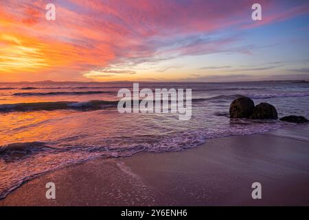 Afterglow Over Langebaan—A Symphony of Pinks, Reds, and Reflected Warmth Stock Photo