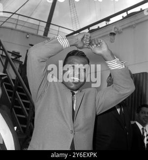 Sugar ray robinson, 1962 hi-res stock photography and images