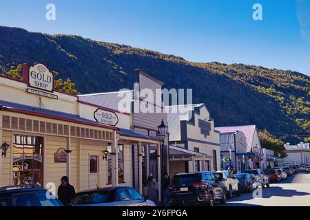 Buckingham Street, Arrowtown, Otago, South Island, New Zealand - Row of shops in the gold mining town including The Gold Shop a jewellers Stock Photo