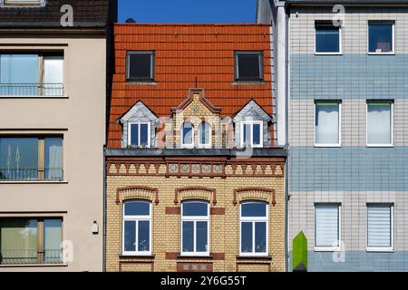 Simple and traditional house. House made of brick Stock Photo - Alamy