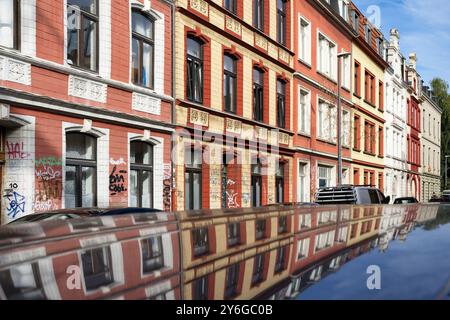 a long row of typical simple workers' houses from the founding era in warm pastel colors in cologne ehrenfeld Stock Photo