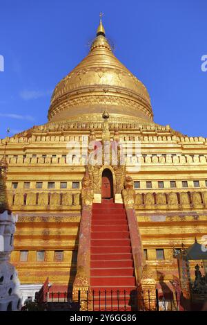 The golden Shwezigon Pagoda (copy of Shwedagon Pagoda) in Bagan, Myanmar (Burma) Stock Photo