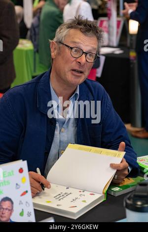 Uttoxeter, Staffs, UK. 20th Sep 2024. Hugh Fearnley-Whittingstall signs his new book at the Midlands Climate Expo 2024. Credit Mark Lear/Alamy Stock Photo