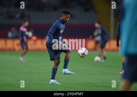 Barcelona, Esp. 25th Sep, 2024. FC BARCELONA vs GETAFE CF. September 25, 2024 Ansu Fati (10) of FC Barcelona warms up before the match between FC Barcelona and Getafe CF corresponding to the seventh day of La Liga EA Sports at Olimpic Stadium Lluis Companys of Montjuic in Barcelona, Spain. Credit: rosdemora/Alamy Live News Stock Photo