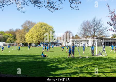 Children playing in sports ground, Ilam Primary School, Ilam Road, Ilam, Christchurch (Ōtautahi), Canterbury, New Zealand Stock Photo