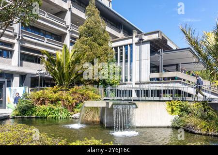 Puaka-James Hight building (Central Library) from garden, Canterbury University, Riccarton, Christchurch (Ōtautahi), Canterbury, New Zealand Stock Photo