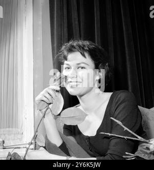 Washington Hotel London  Gia Scale 22 year old  daughter of an Irish Mother and Italian father and born in Liverpool . She will co star with Jack Hawkins in ' The Two Headed Spy ' for Columbia Pictures.  31 March 1958 Stock Photo