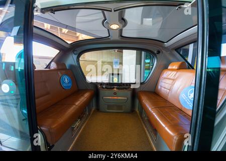United Arab Emirates, Abu Dhabi, Masdar City, renewable energy ecocity, with a low carbon transport network and a zero waste strategy. Driverless car Stock Photo