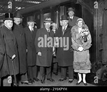 Canadian Premier returns to Canada - Richard Bedford Bennett. At Euston - Mr J.H. Thomas, Mr Bennett and his sister, Miss Mildred Bennett - 4 December 1930  © TopFoto Stock Photo