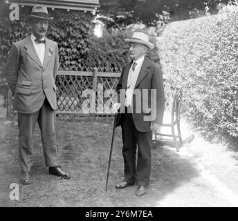 Garden Fete at Dorchester in aid of the Dorset County Hospital. Mr Thomas Hardy and Dr Cosens.  8 August 1921 Stock Photo