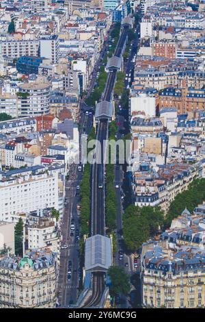 France, ile-de-France, Paris, subway, aerial metro on line 6, in the foreground, the station, Sevres Lecourbe, then Cambronne, then La Motte-Picquet G Stock Photo