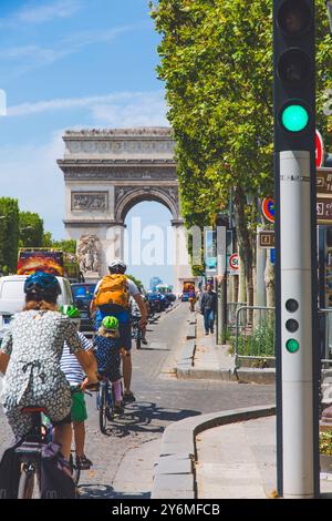 France, Paris, Bike path in the city center. Cyclists on a cycle path in the city center, Champs-elysees, Arc de Triomphe Stock Photo