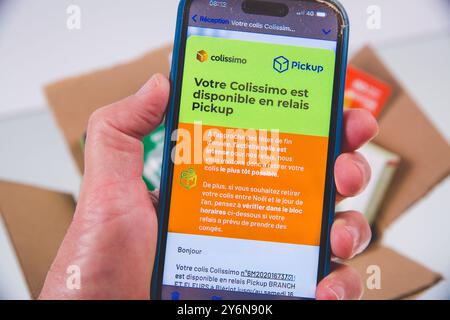 Receipt of parcel delivery message on a smartphone. Colissimo, pickup relay Stock Photo