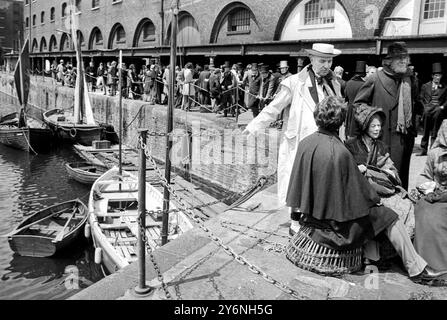 London: Filming of 'David Copperfield' in London. standing left Sir Ralph Richardson, (Playing Mr Micawber), Sir Michael Redgrave (Playing Mr Peggotty). Seated are (left to right) Robin Phillips, (Playing David Copperfield); Wendy Hiller (playing Mrs Micawber); Sinead Cusack 21, (playing the part of Emily) and Corin Redgrave, plays the of Steerforth. 2nd June 1969 Stock Photo