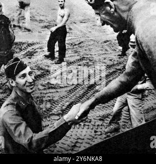 The commanders of the Eighth and Fifth armies meet on the Salerno beaches, General Mark Clark greets Montgomery October 1943  ©2004 Topfoto Stock Photo