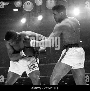 World New Heavyweight Champion  Sonny Liston  covers up from a left thrown by challenger Cassius Clay during title fight 25 February 1964 Stock Photo