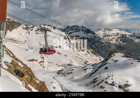 Cable car to the Diavolezza mountain station, Pontresina, Grisons, Switzerland Stock Photo