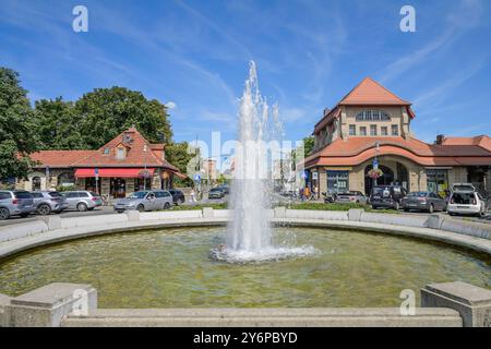 Fontänenbrunnen, Ludolfingerplatz, Frohnau, Reinickendorf, Berlin, Deutschland *** Fountain, Ludolfingerplatz, Frohnau, Reinickendorf, Berlin, Germany Stock Photo