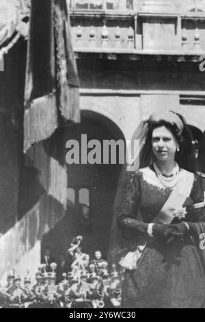 THE QUEEN ELIZABETH II VISITS POPE IN VATICAN CITY  5 MAY 1961 Stock Photo