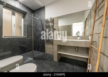 In short, modern bathrooms are the result of a combination of aesthetic design, advanced functionality and innovative technology Stock Photo