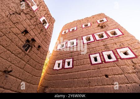 Traditional mud-brick houses in Dhahran al Janub, Saudi Arabia Stock Photo