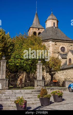 Gothic-style bell tower, around the 14th century, Romanesque church of Sant Felix de Vilac, 12th century, , Vilac , municipality of Vielha e Mijaran , Aran Valley, Spain. Stock Photo