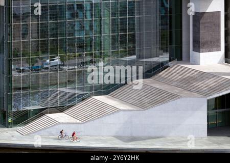 Cyclists navigate the striking steps of the Marie-Elisabeth-Lüders ...