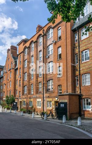 Sunbury House on The Boundary Estate, Tower Hamlets, London E2. Stock Photo