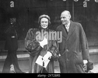 The King opens Parliament. Following the opening of Parliament by the King this morning (Tuesday), His Majesty, accopanied by the Queen driving in State from the House of Lords back to Buckingham Palace. In the carriage immediately behind the Kings, and taking part in the ceremony for the first time, drove Princess Elizabeth.  Photo shows, Lord and Lady Barnby, pictured after they had attended this morning ceremony at Westminster. Lady Barnby is wearing an attractively decorated tiara style hat with a fur coat..  21 October 1947 Stock Photo