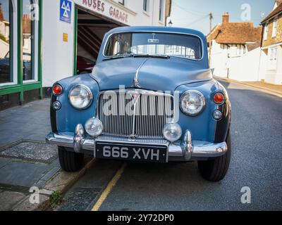 A two-tone Rover 80 P4 parked outside a garage on King Street, Sandwich, Kent, UK Stock Photo