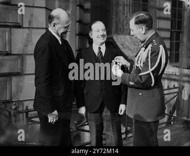 45 British military officers and civilians who 'materially aided the Allied cause' during the war and he served jointly with the US government or agencies in the United States and abroad, were decorated by Major General Clayton L Bissell at the American ambassador's residence in Princes gate, London, today, Thursday. Picture shows: Mr Bracks stranger, wartime Mayor of Southampton, received the medal of Freedom with bronze farm at the investiture today. Here he is (centre) with Mr Lewis Douglas, US ambassador to Britain (left) and general Clayton Bissell.  10 April 1947 Stock Photo