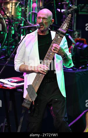 入手困難 LEVIN TORN WHITE　king crimson yes 入手困難 LEVIN TORN WHITE king crimson yes Tony Levin