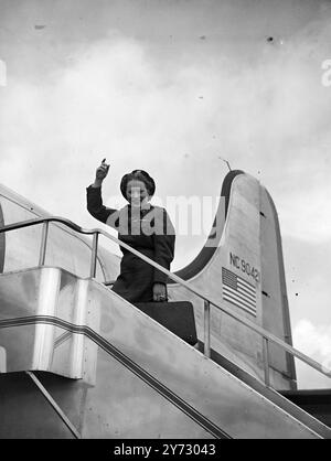 Second Lieutenant Diana Napier, the only English woman serving with the Polish army, passed through London today from W Germany on her way by New York to surrender dryland sleeve with her husband Richard Tauber. In uniform since 1940 Diana Napier saw action with the Polish army at Wilhelmshaven and for the last few months of the war worked in casualty clearing stations and hospitals near the front. Picture Shows: Diana Napier waves goodbye she boards the sky master at London airport.  31 August 1946 Stock Photo