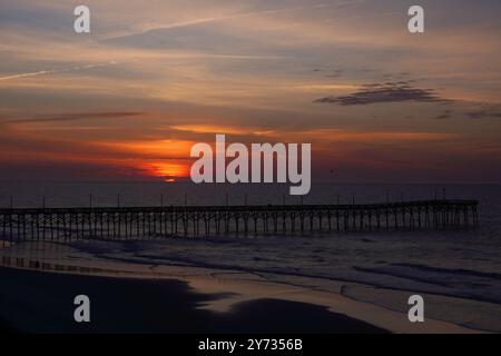 Sunrise over the Surf City pier on the North Carolina coast Stock Photo